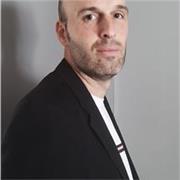 Me defino como un docente con ganas de enseñar y comprometido con sus alumnos,